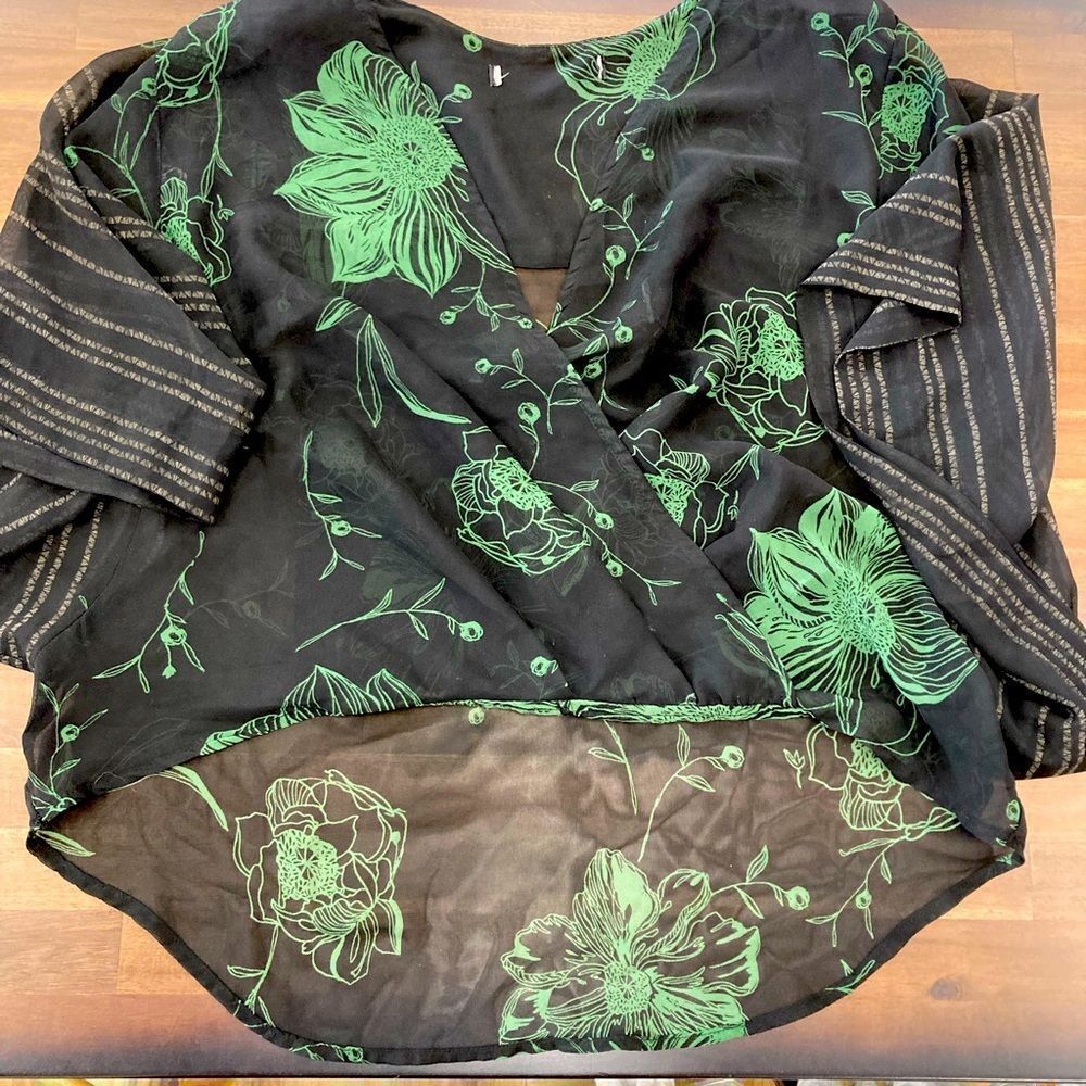 Green Floral Sheer Blouse. Size Medium.